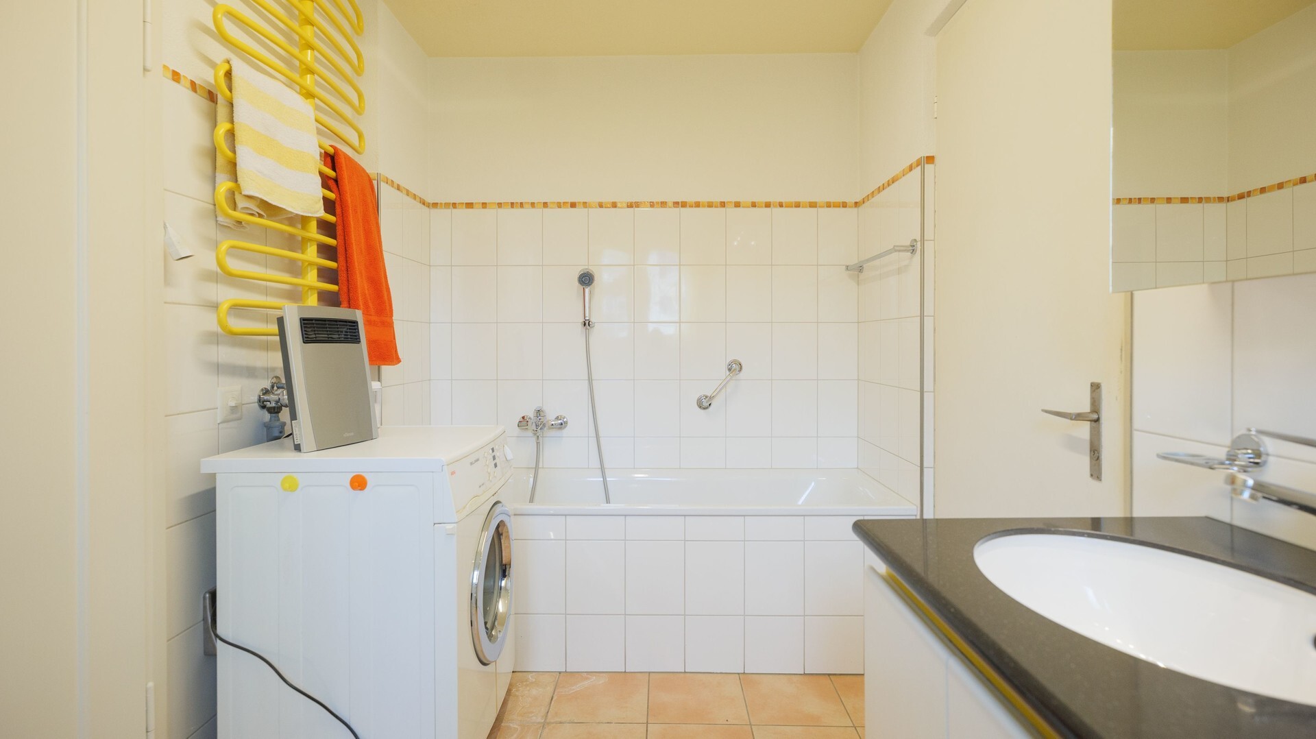 Detached 5.5-room house with charming garden and lots of potential - 9