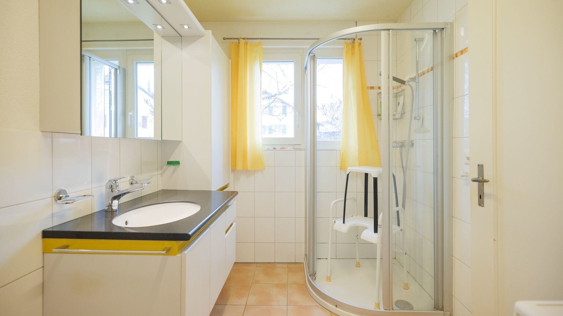 Detached 5.5-room house with charming garden and lots of potential - 8