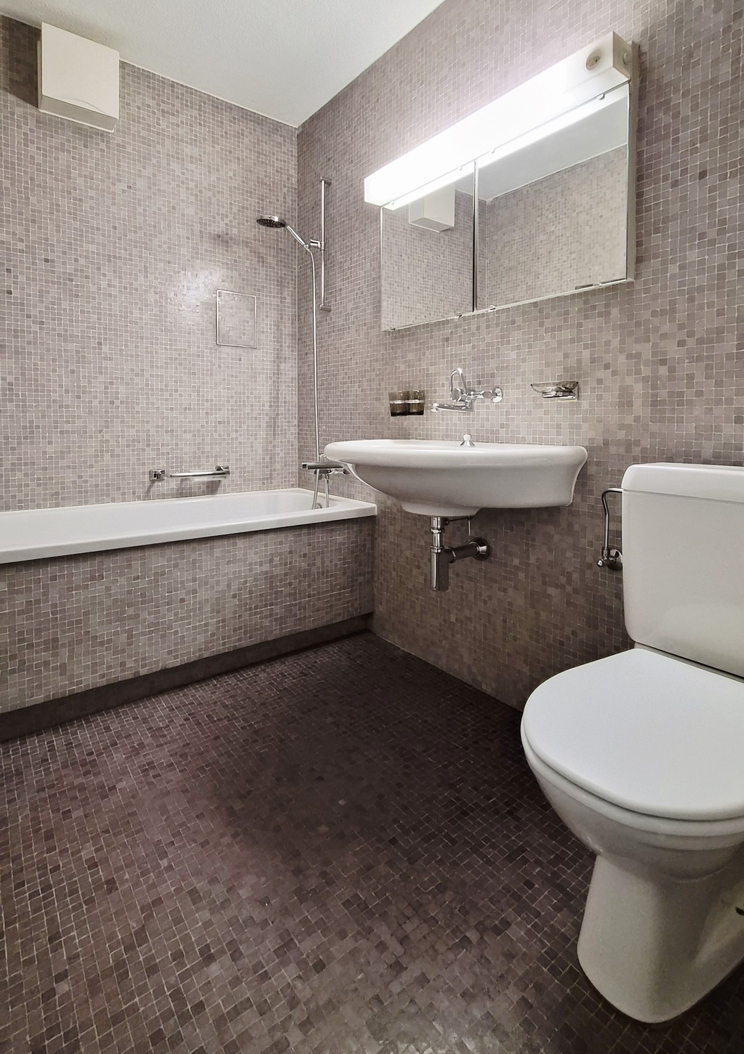 Ihr neues Zuhause an zentraler Lage  4-Zimmer-Wohnung mit Balkon - 4