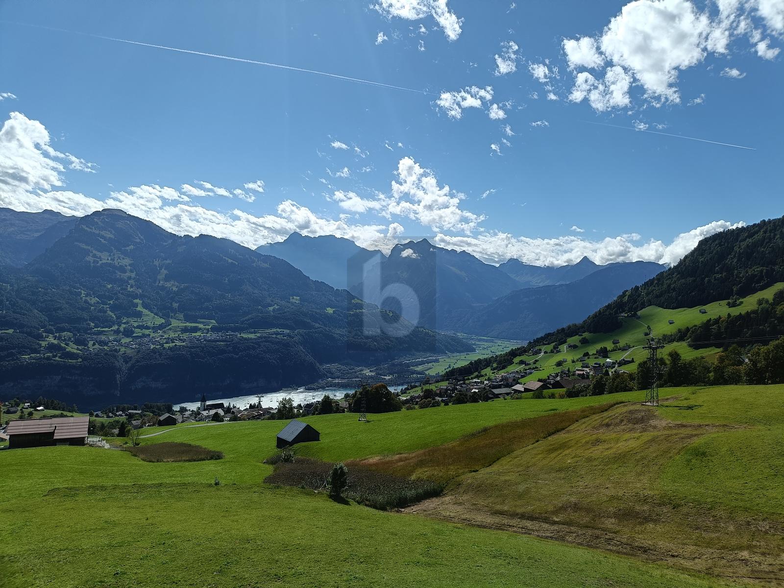 CHARMANT MIT WEITBLICK - 0