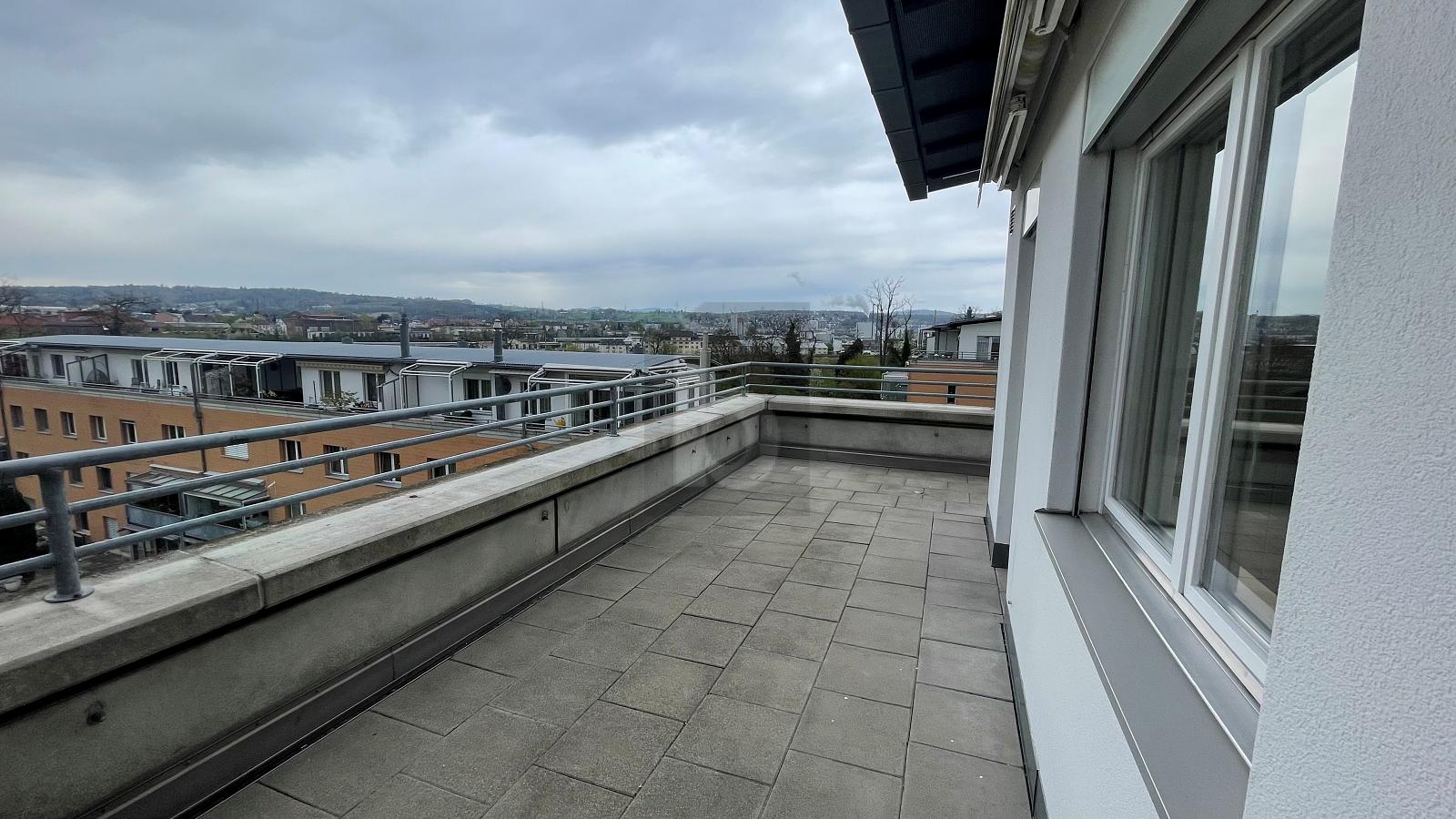 GROSSZÜGIG MIT BALKON UND WEITSICHT - 0