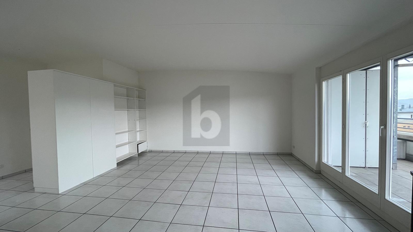GROSSZÜGIG MIT BALKON UND WEITSICHT - 2