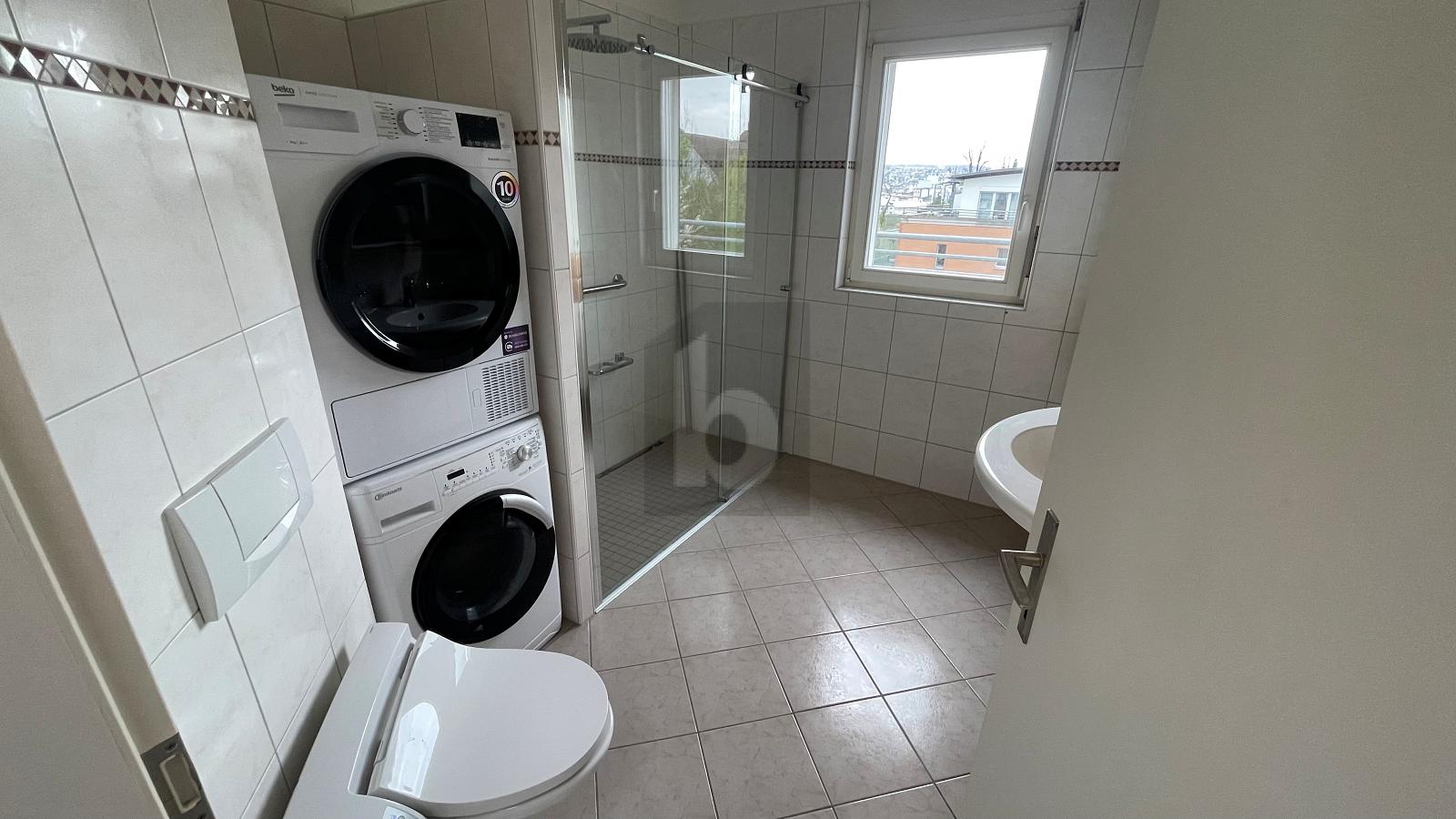 GROSSZÜGIG MIT BALKON UND WEITSICHT - 4