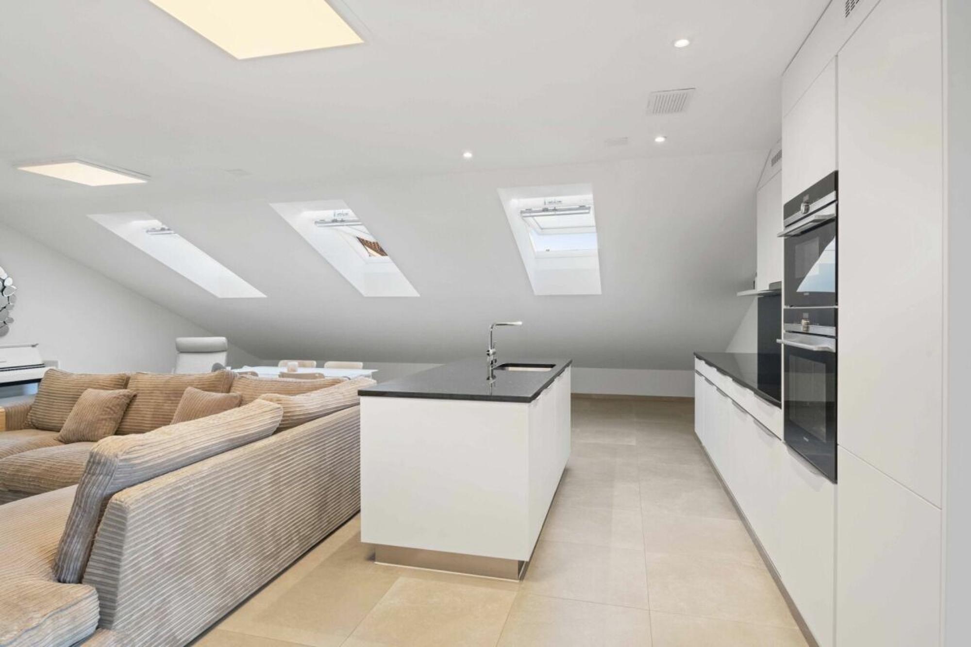 Comfort, class and charm: 5.5-room rooftop maisonette in Ottenbach - 3