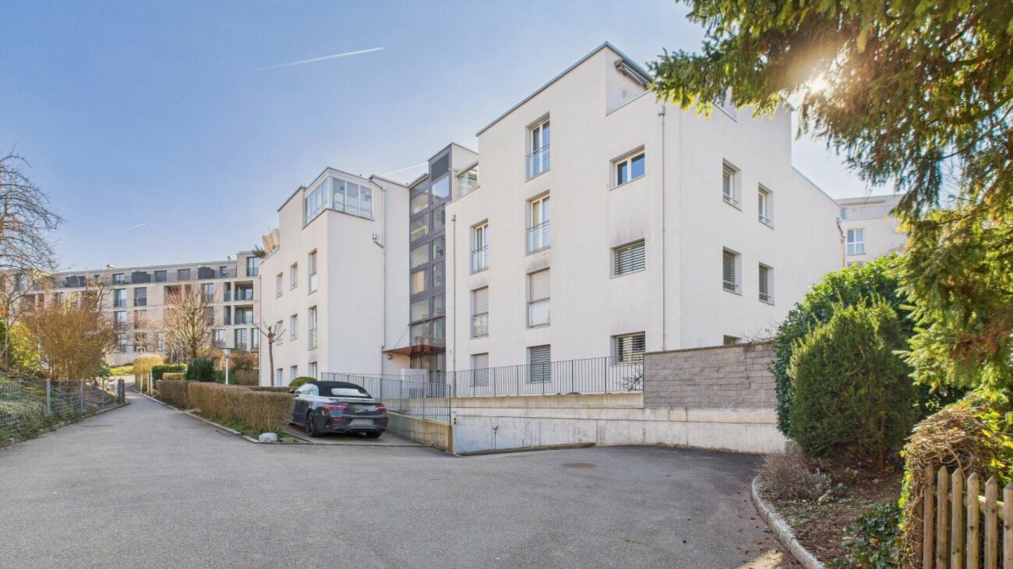 Stylish Living – 4.5-Room Apartment with Plenty of Space and Comfort - 0
