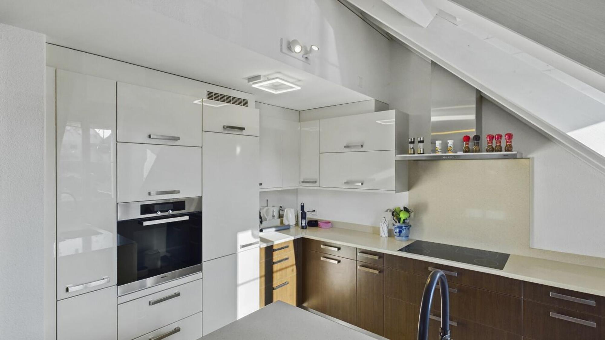 Stylish living with unobstructed views in Oberglatt - 3