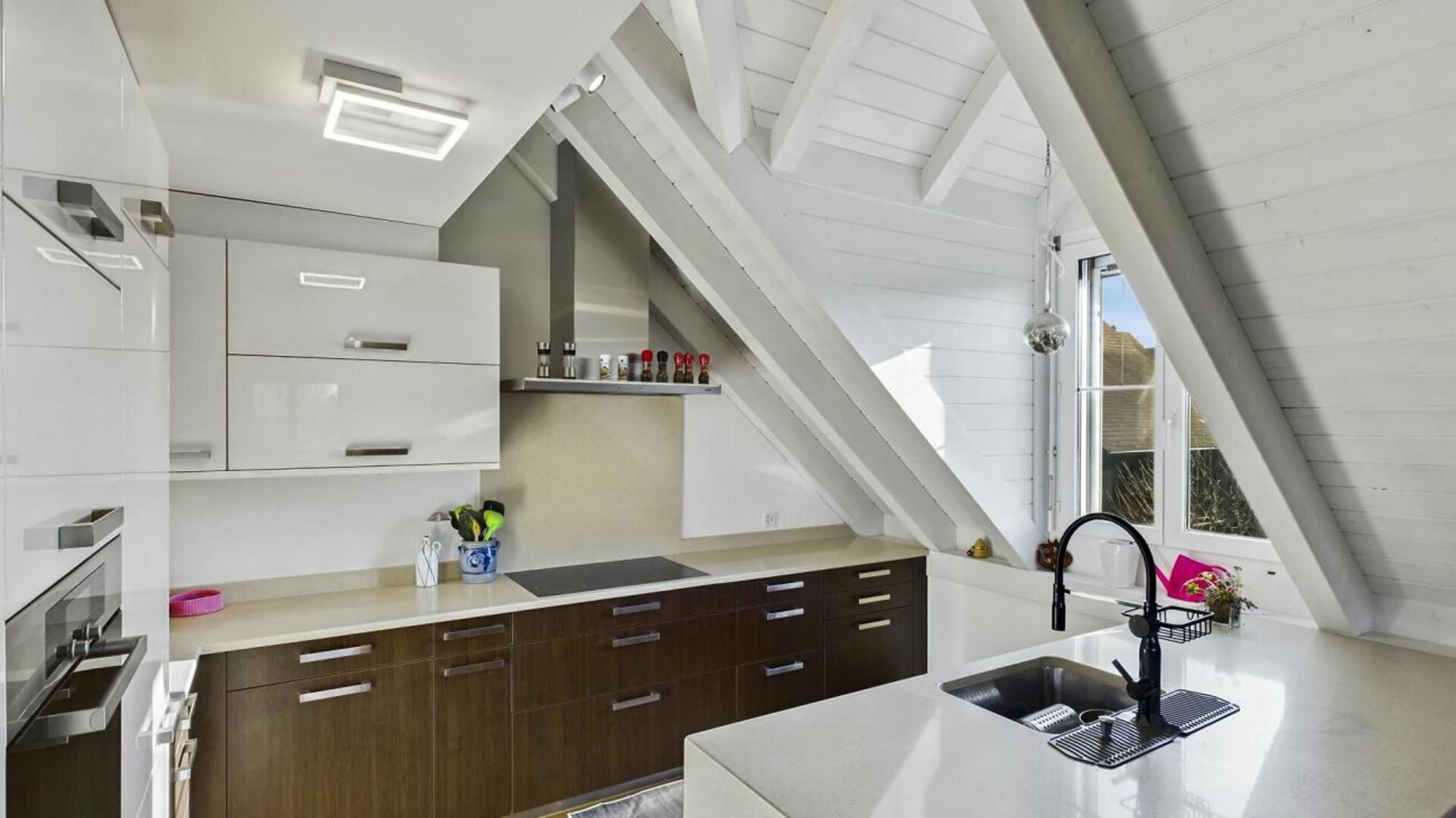 Stylish living with unobstructed views in Oberglatt - 4