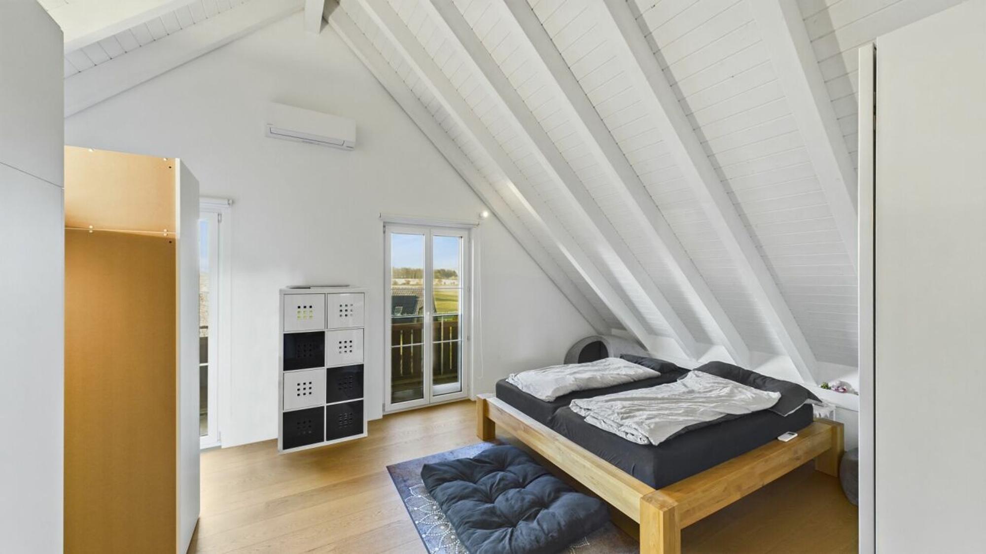 Stylish living with unobstructed views in Oberglatt - 7