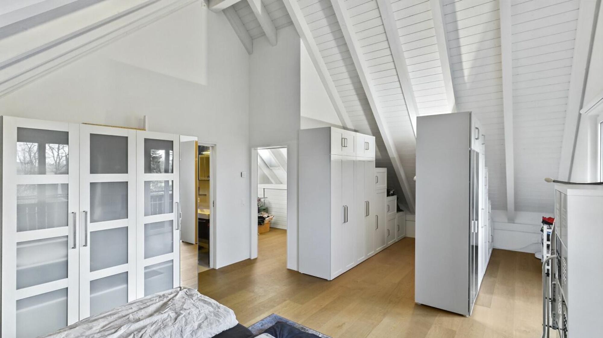 Stylish living with unobstructed views in Oberglatt - 8
