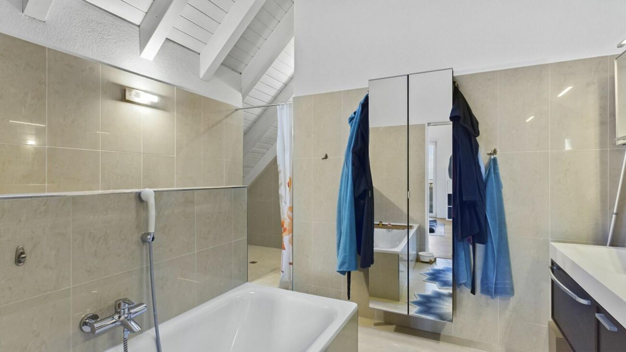 Stylish living with unobstructed views in Oberglatt - 10