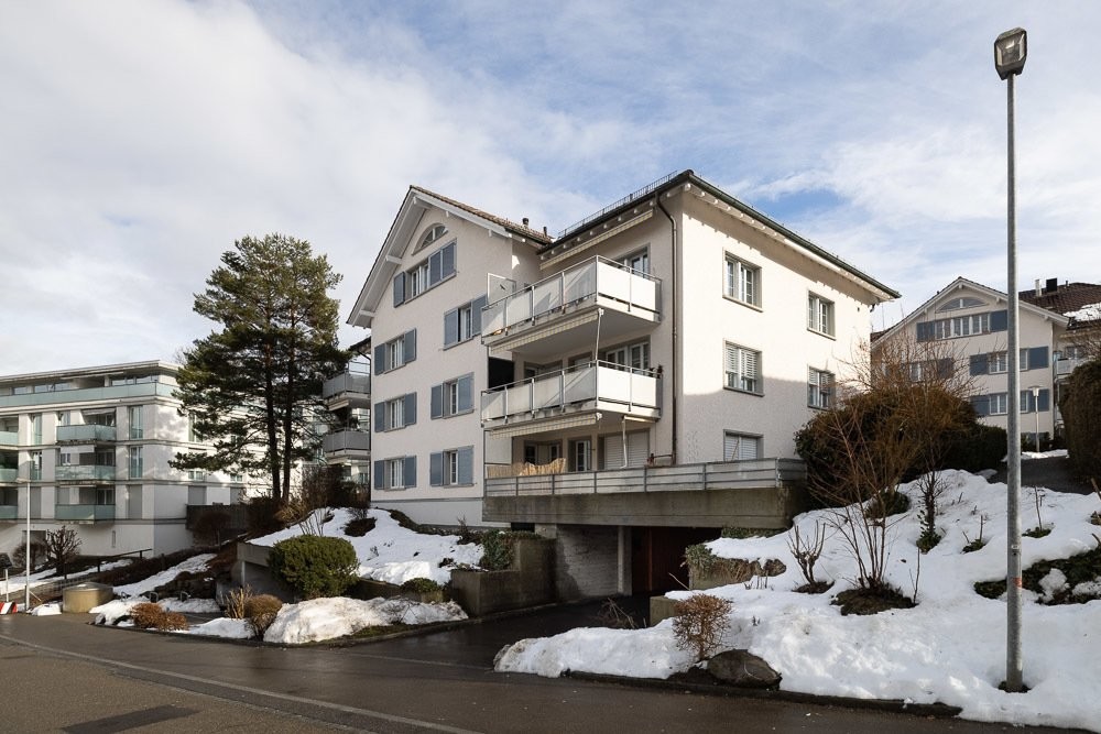 Geräumige 4.5 Zimmer Wohnung mit Terrasse - 0