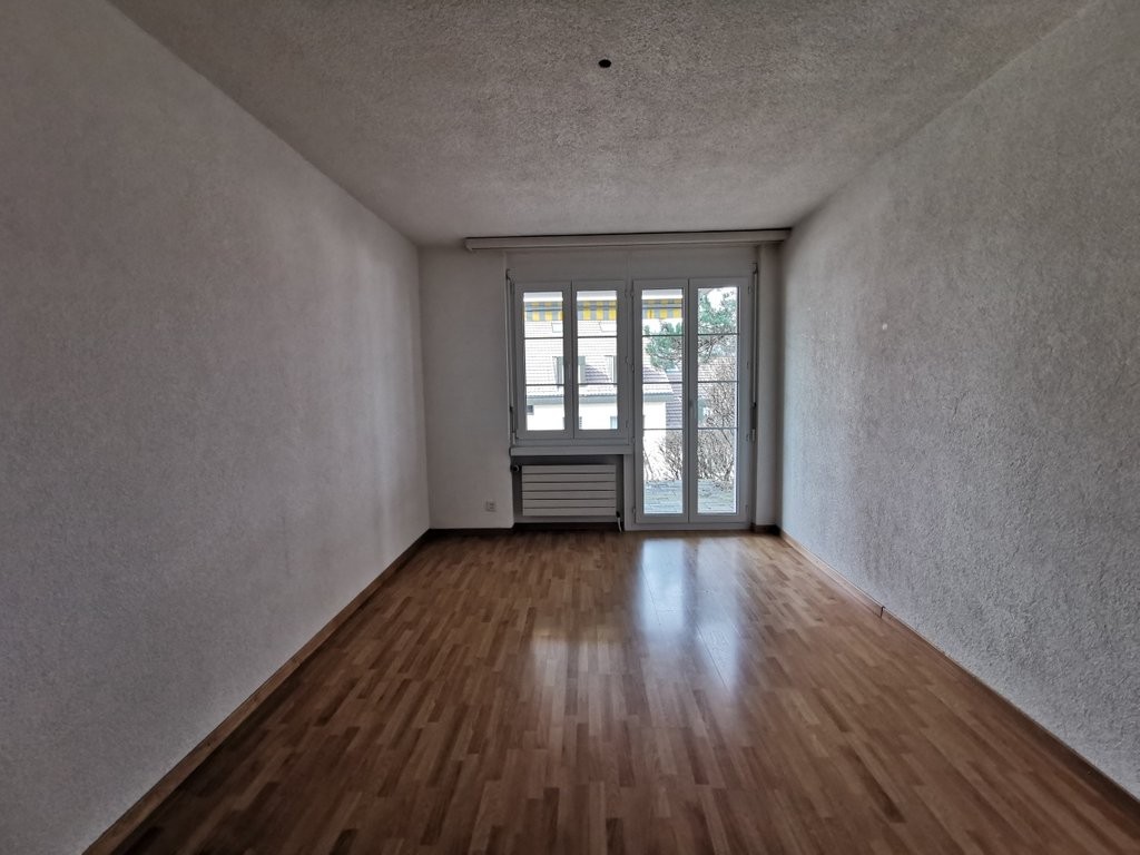 Geräumige 4.5 Zimmer Wohnung mit Terrasse - 3