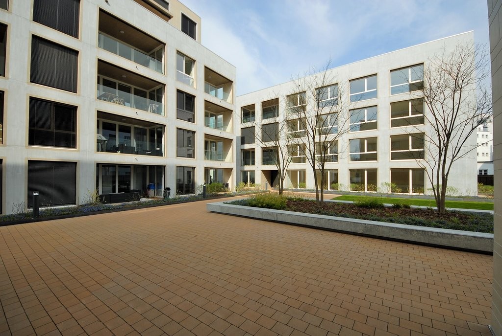 Moderne Wohnung mit grossem Balkon - 0