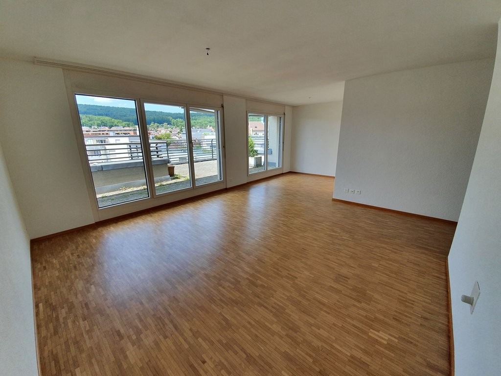 Ein glücklicher Wohnungsstart über den Dächern - 1