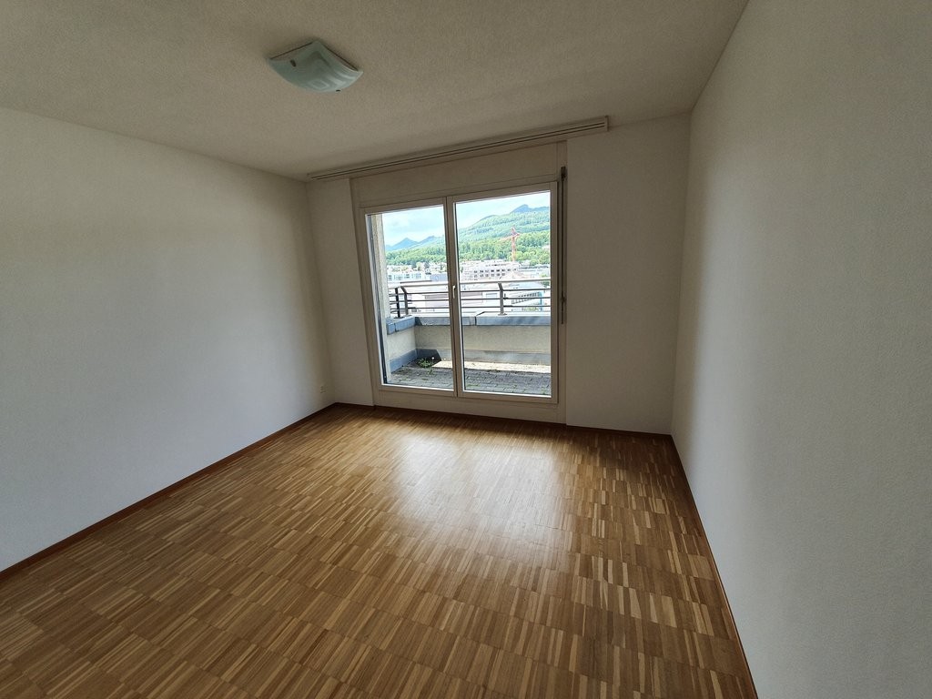 Ein glücklicher Wohnungsstart über den Dächern - 2