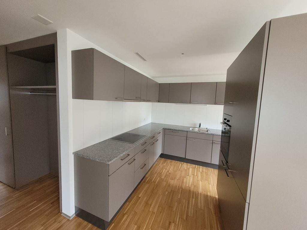 Grosszügige Wohnung mit Gartensitzplatz - 4