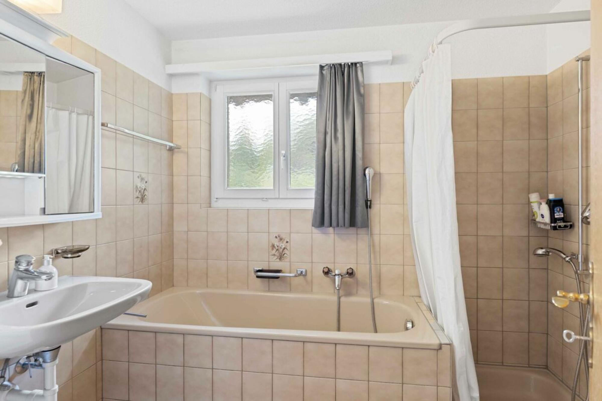 Charming semi-detached house with garden and garage in a quiet location in Matzingen - 11