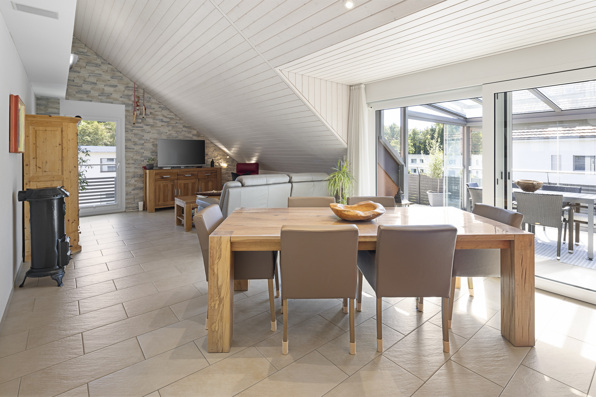 Zentrale und moderne Wohnoase mit sonniger Terrasse - 0