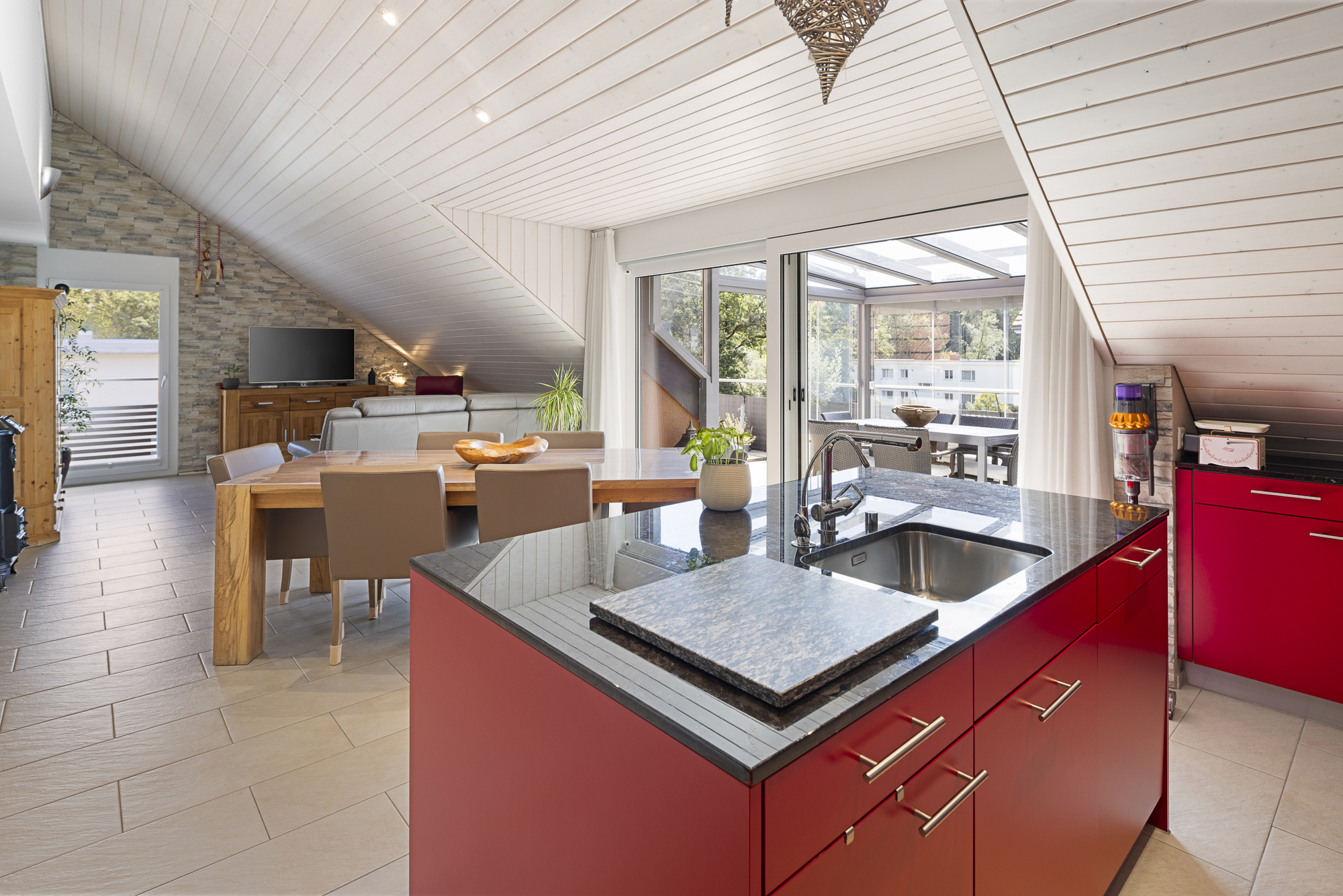 Zentrale und moderne Wohnoase mit sonniger Terrasse - 1