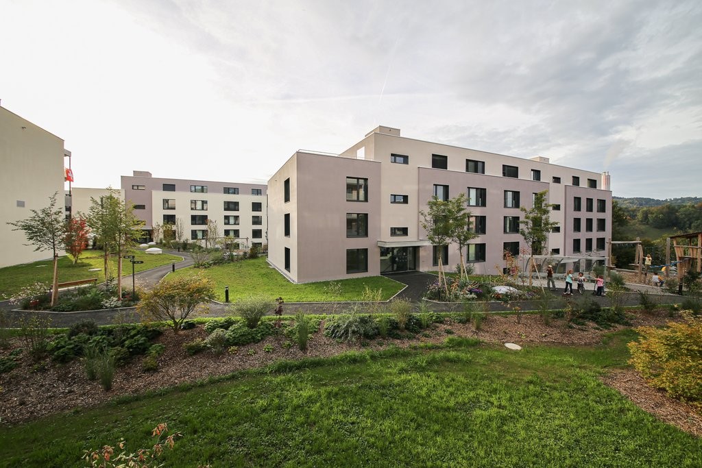 Familienwohnung sucht neue Bewohner - 0