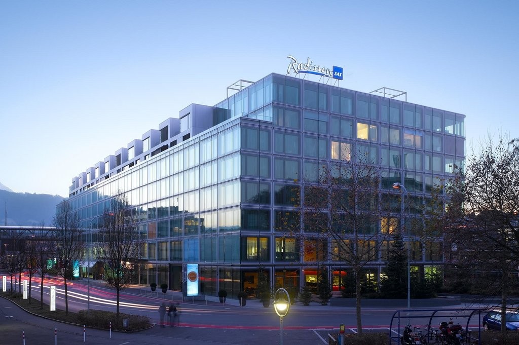 Einstellhallenplatz im Lakefront Center, zentral & komfortabel - 1