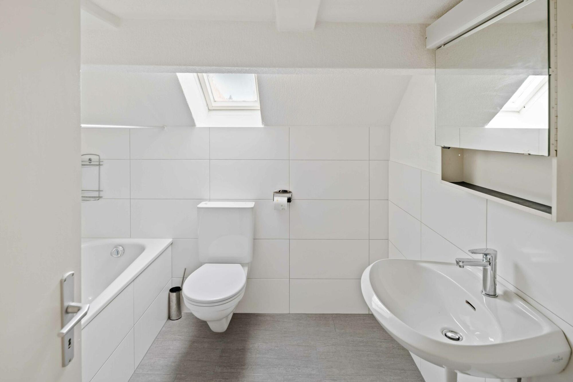 Profitable property in Aargau: Renovated apartment building with three apartments - 3