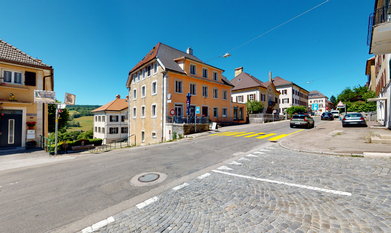 Prächtiges Geschäftsgebäude mit Gästezimmern, Bar und Kiosk - 1