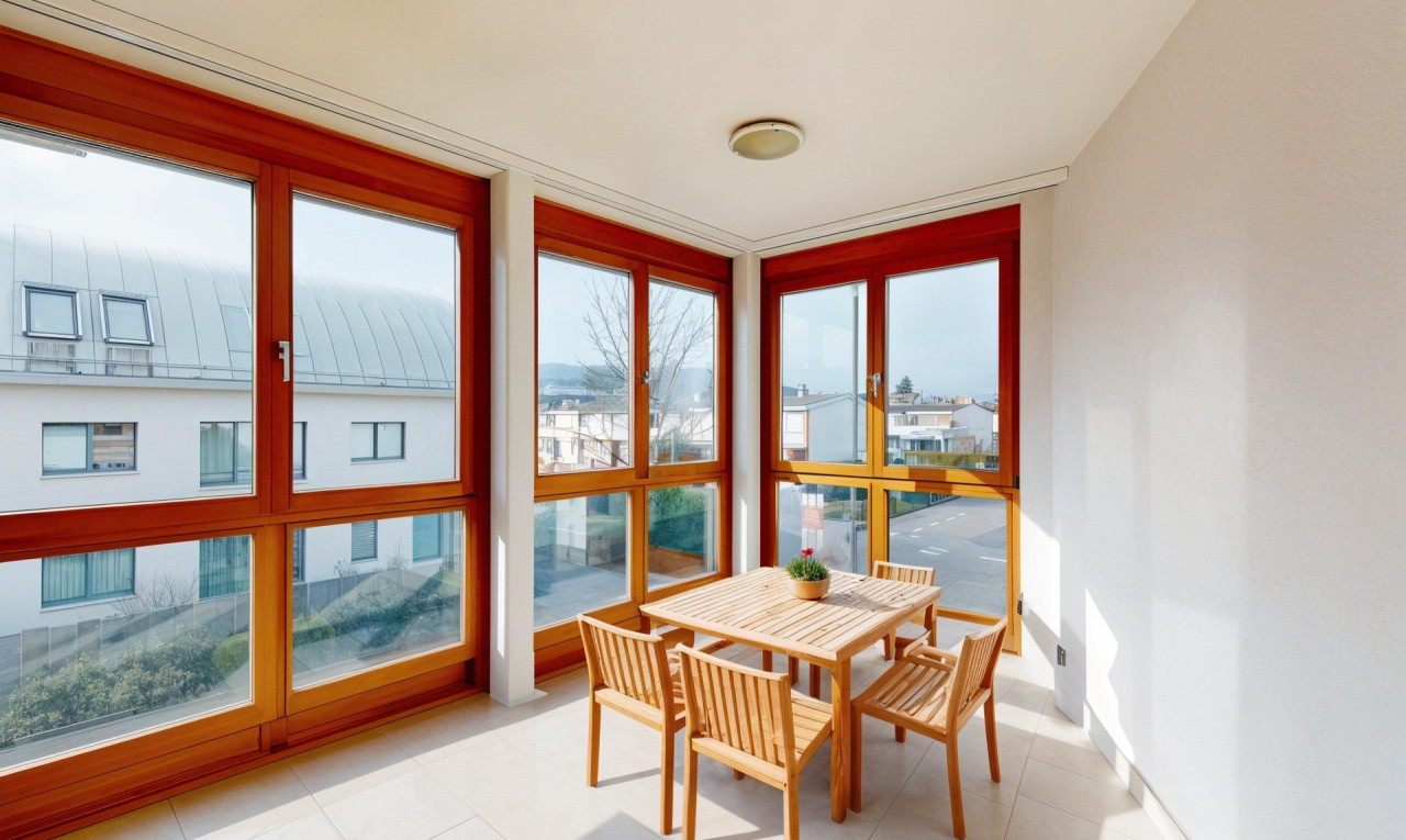 Stilvolle 4-Zimmerwohnung mit Wintergarten und Schwedenofen - 2