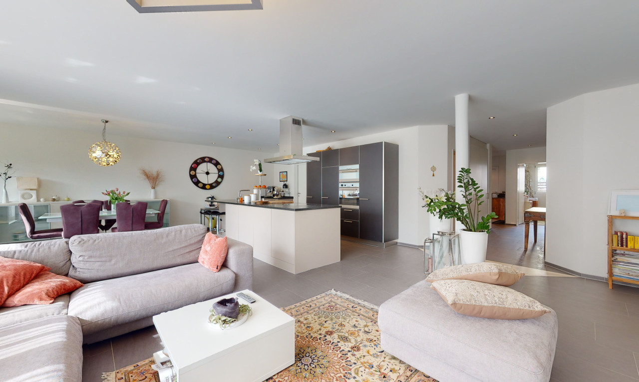 Modernes 5.5-Zimmer-Reiheneckhaus mit Garten an bevorzugter Lage - 1