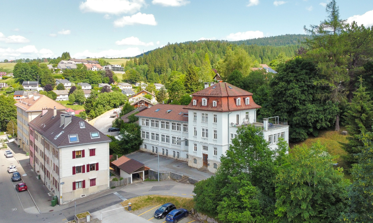 Einzigartig!Gemischtes Mehrfamilienhaus mit hohem Umwandlungspotenzial - 0