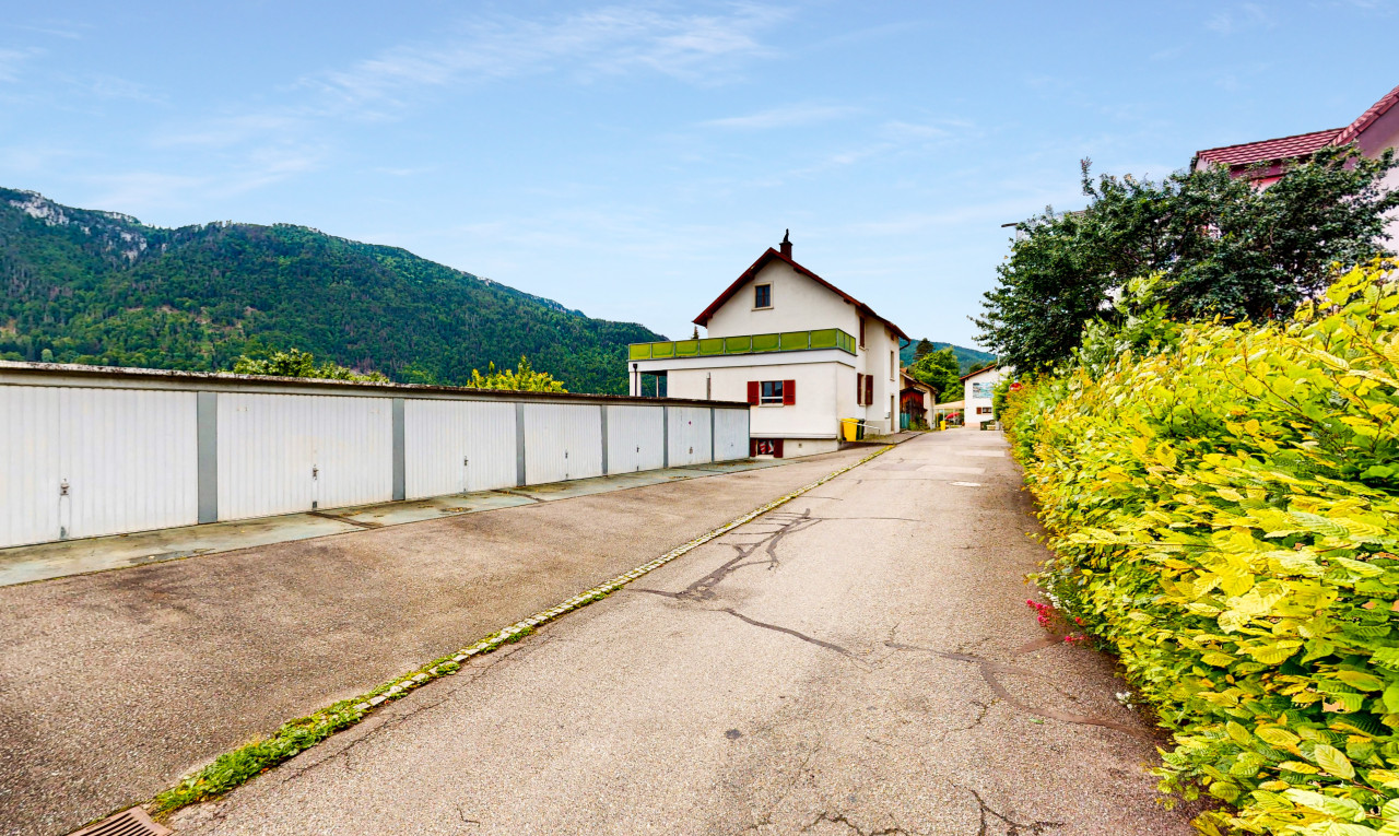Renditeobjekt mit 13 Garagen und Bauland! - 2