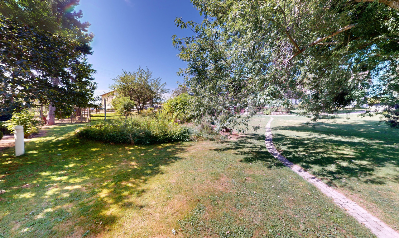 4.5-Zimmer-Wohnung im Erdgeschoss mit privatem Garten in idyllischer L - 11