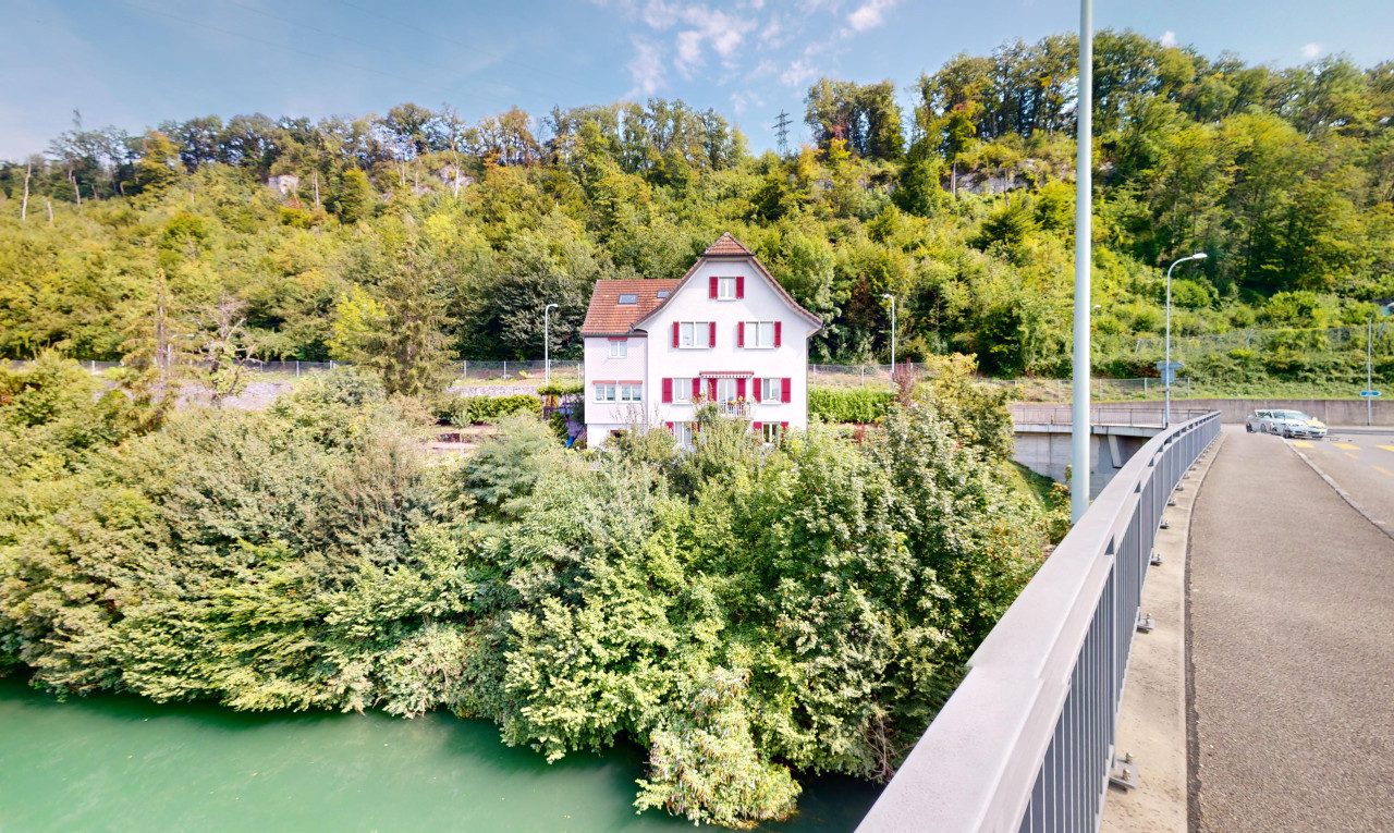 Zentral gelegenes 9.5-Zimmer Einfamilienhaus mit viel Potential - 0
