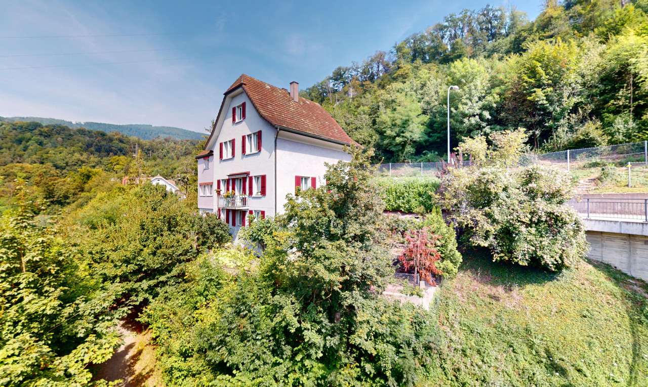 Zentral gelegenes 9.5-Zimmer Einfamilienhaus mit viel Potential - 3