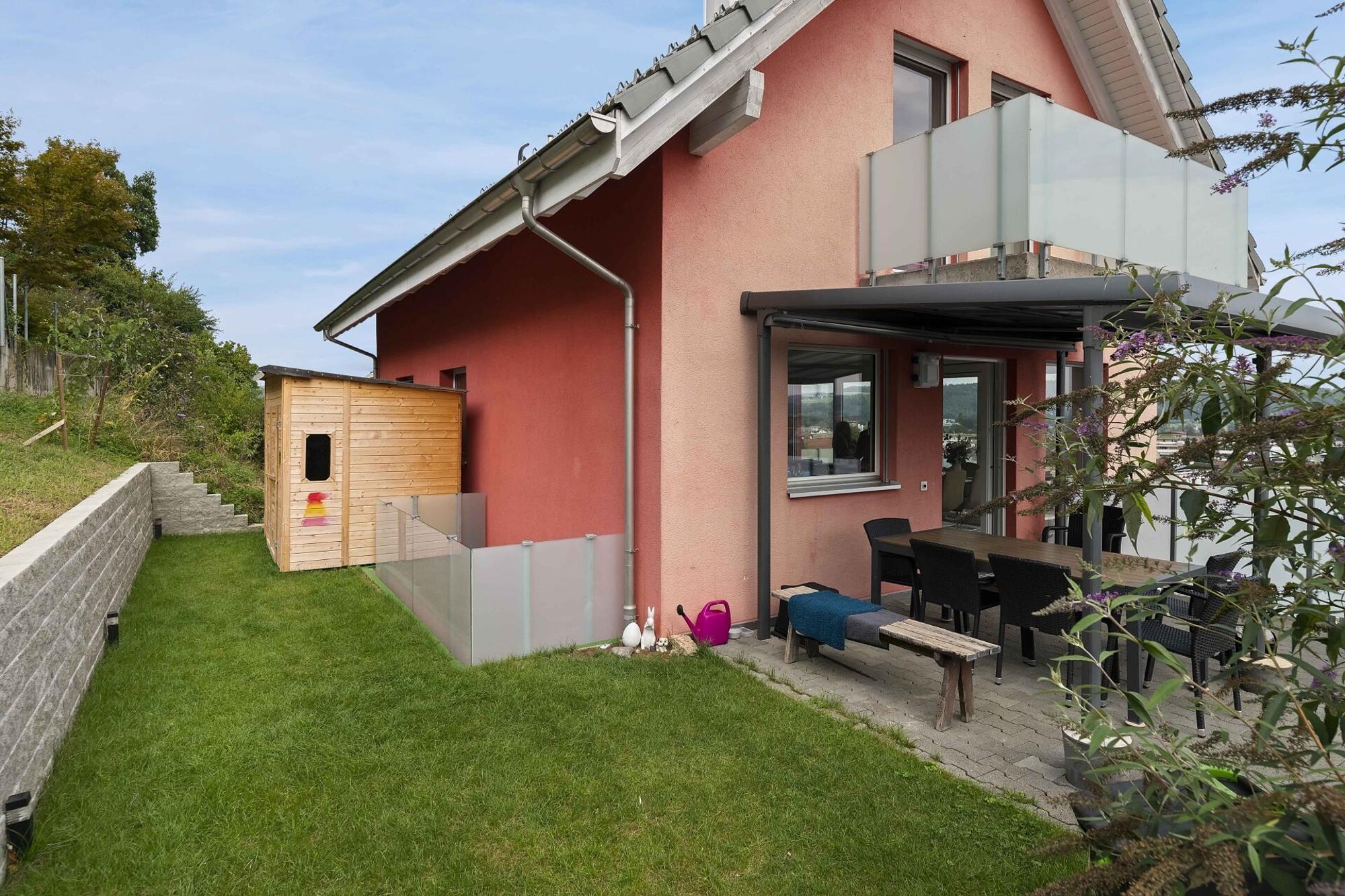 Unique opportunity: terraced family home with beautiful views - 0