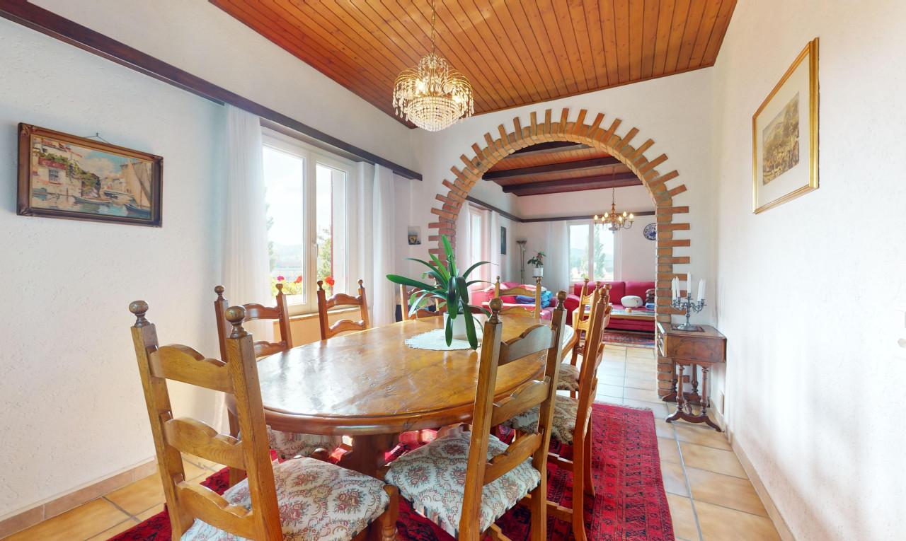 Zentral gelegenes 9.5-Zimmer Einfamilienhaus mit viel Potential - 7
