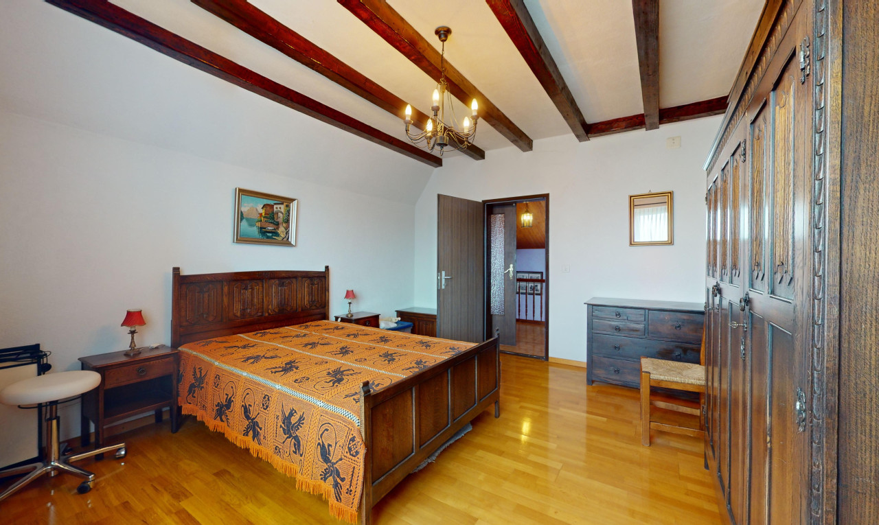 Zentral gelegenes 9.5-Zimmer Einfamilienhaus mit viel Potential - 10