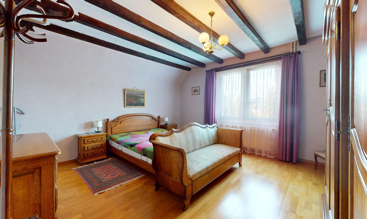 Zentral gelegenes 9.5-Zimmer Einfamilienhaus mit viel Potential - 11