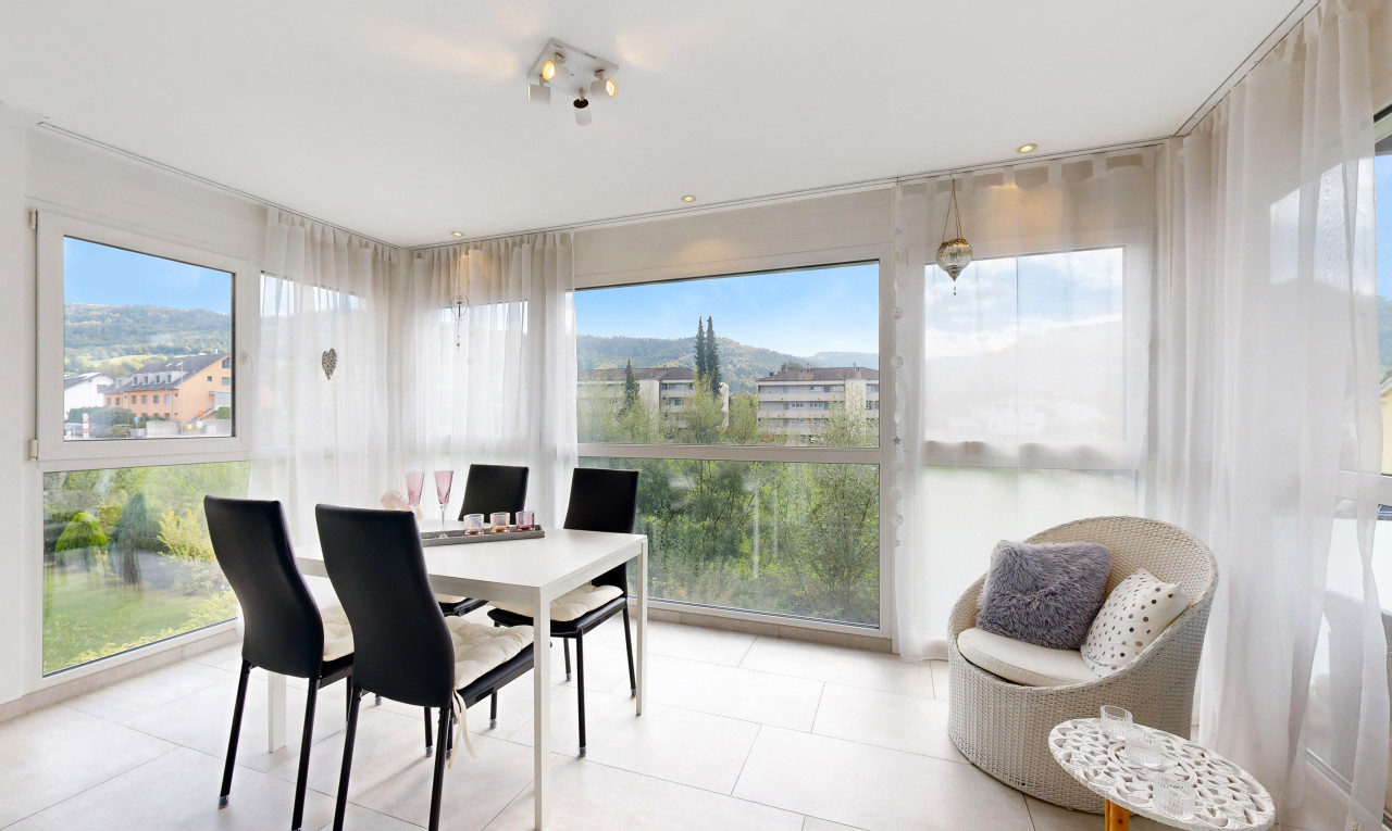 Moderne 3.5-Zimmer-Wohnung mit grossem Wintergarten und Balkon - 1