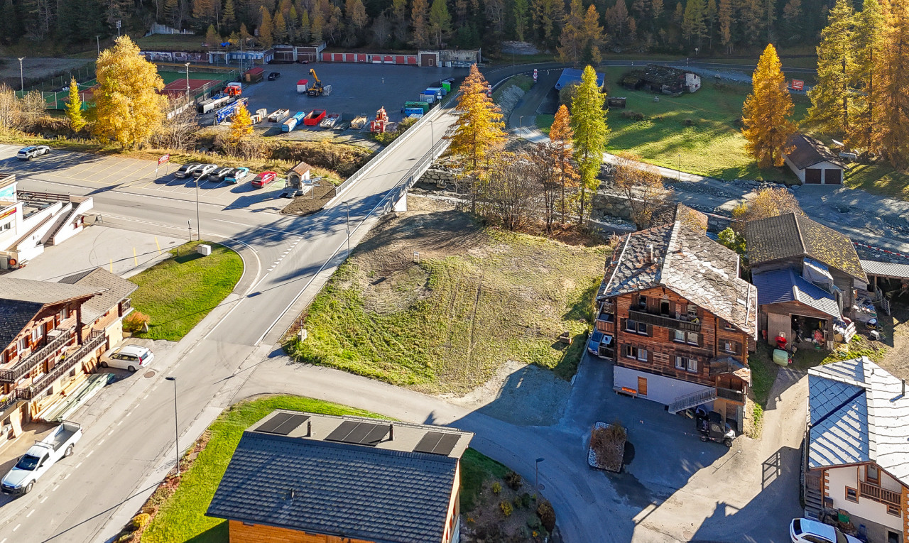 Rare and Ideally Located Land in Haudères - 3
