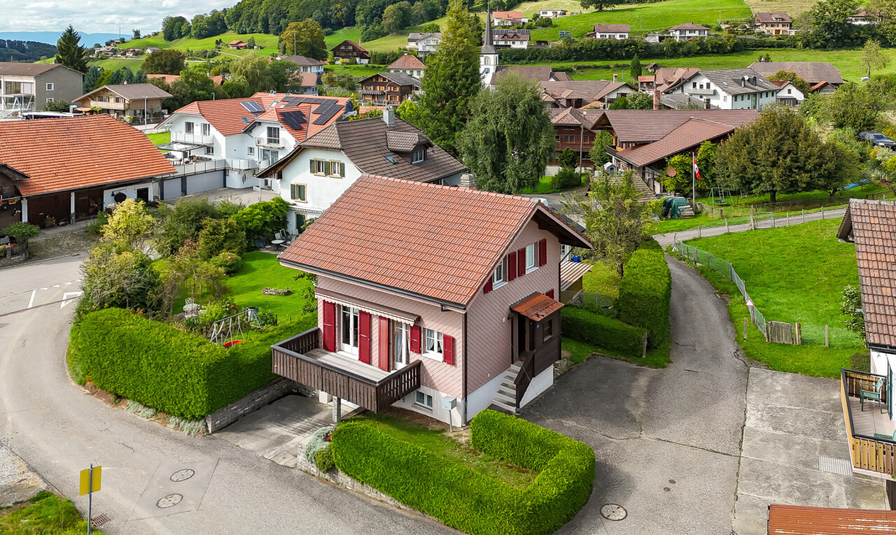 Ihr freistehendes Chalet mit Garten in Plasselb - 2