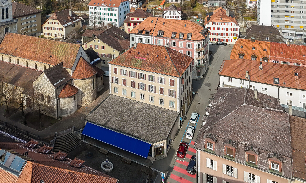 Schöne gemischte Liegenschaft im Herzen von St-Imier mit guter Rendite - 0