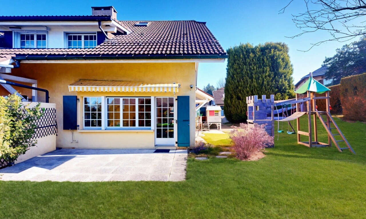 HELLE VILLA IN RUHIGER LAGE, ZWISCHEN NATUR UND LAUSANNE - 2