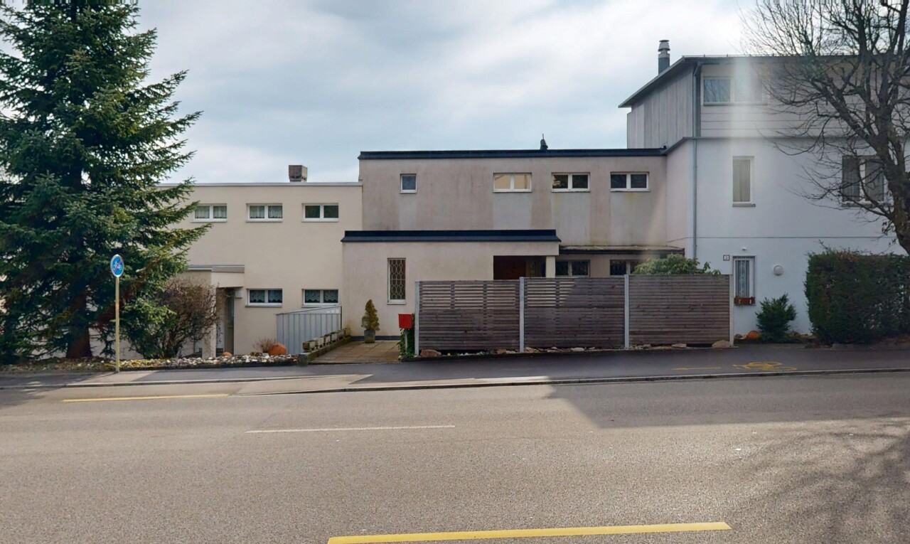 Family-Friendly Terraced House with Garden in Oberwil BL - 0