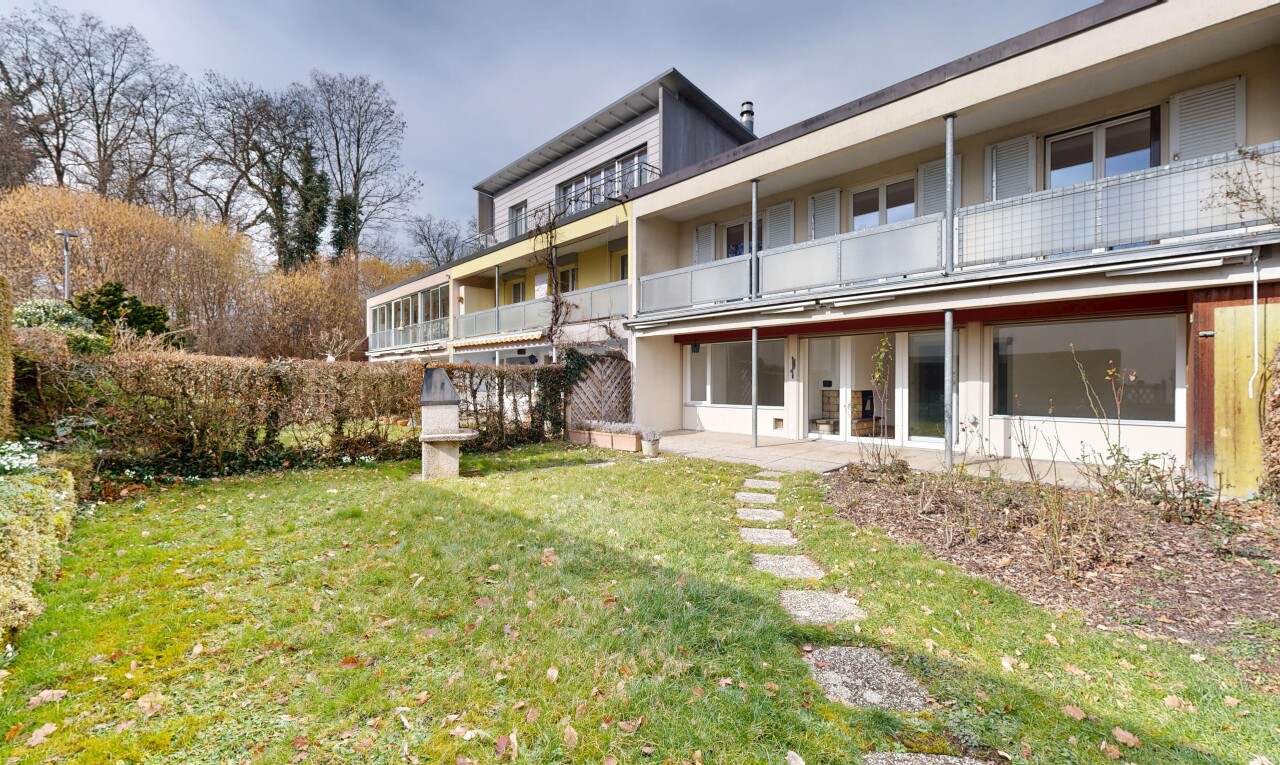 Family-Friendly Terraced House with Garden in Oberwil BL - 1