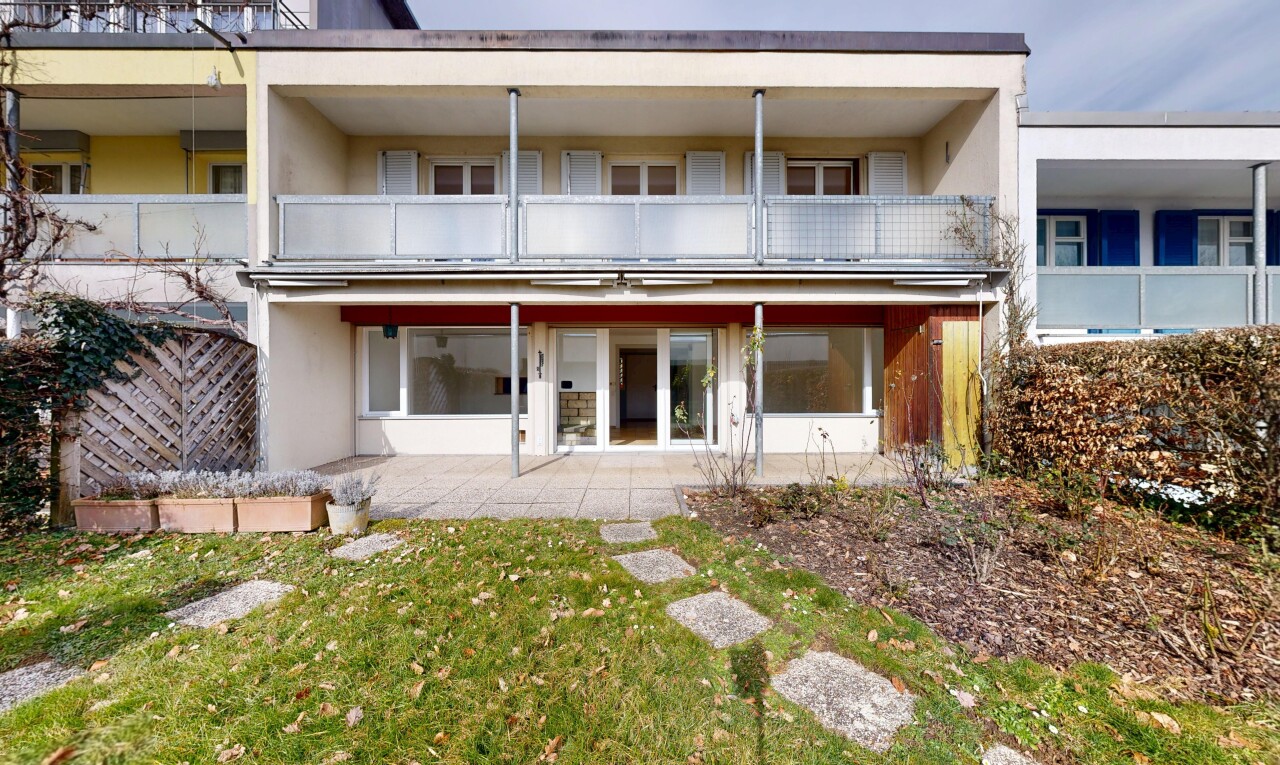 Family-Friendly Terraced House with Garden in Oberwil BL - 2