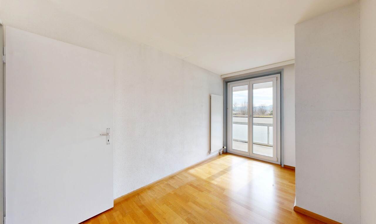 Family-Friendly Terraced House with Garden in Oberwil BL - 10