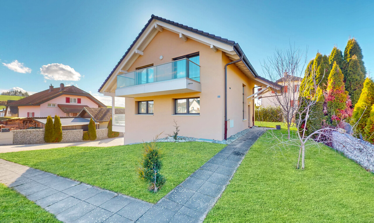Moderne freistehende Villa mit Garten in einer ruhigen Gegend - 1