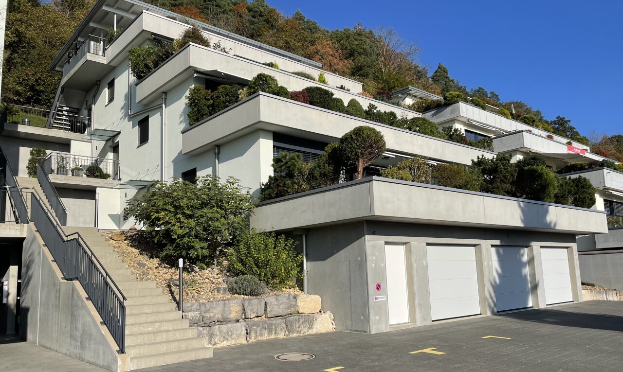 Helle und elegante Terrassenwohnung mit Aussicht in Gampelen - 0