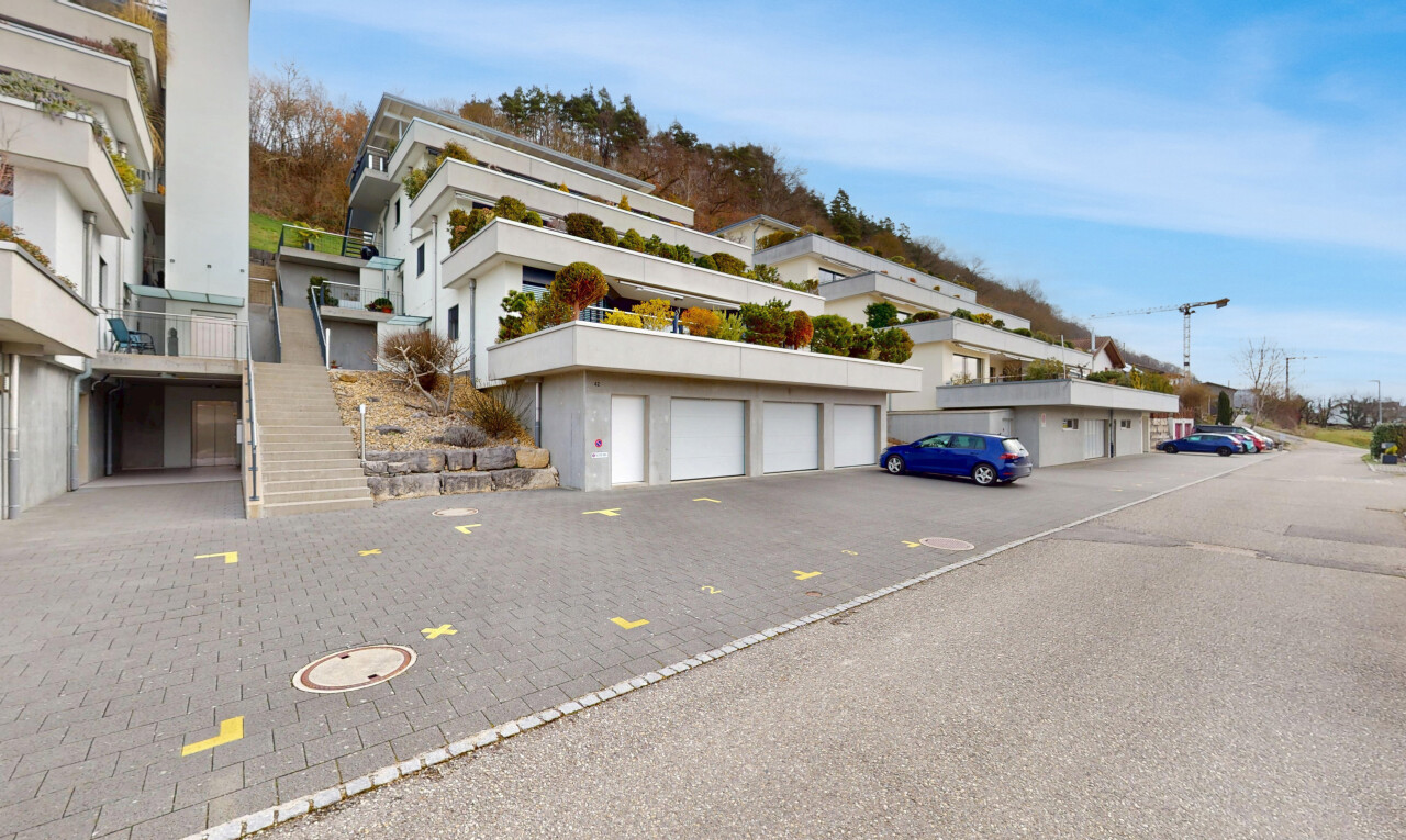 Helle und elegante Terrassenwohnung mit Aussicht in Gampelen - 10